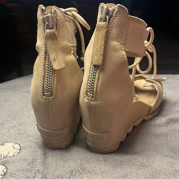 Women size 7 tan leather and canvas Sorel espadrilles Zip back and lace ups - Picture 3 of 8